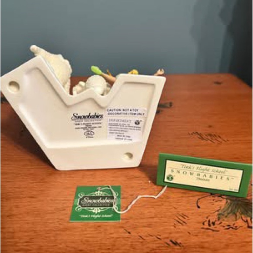 Disney Tinker Bell and Snowbabies Figurine in White and Green - Picture 3 of 5